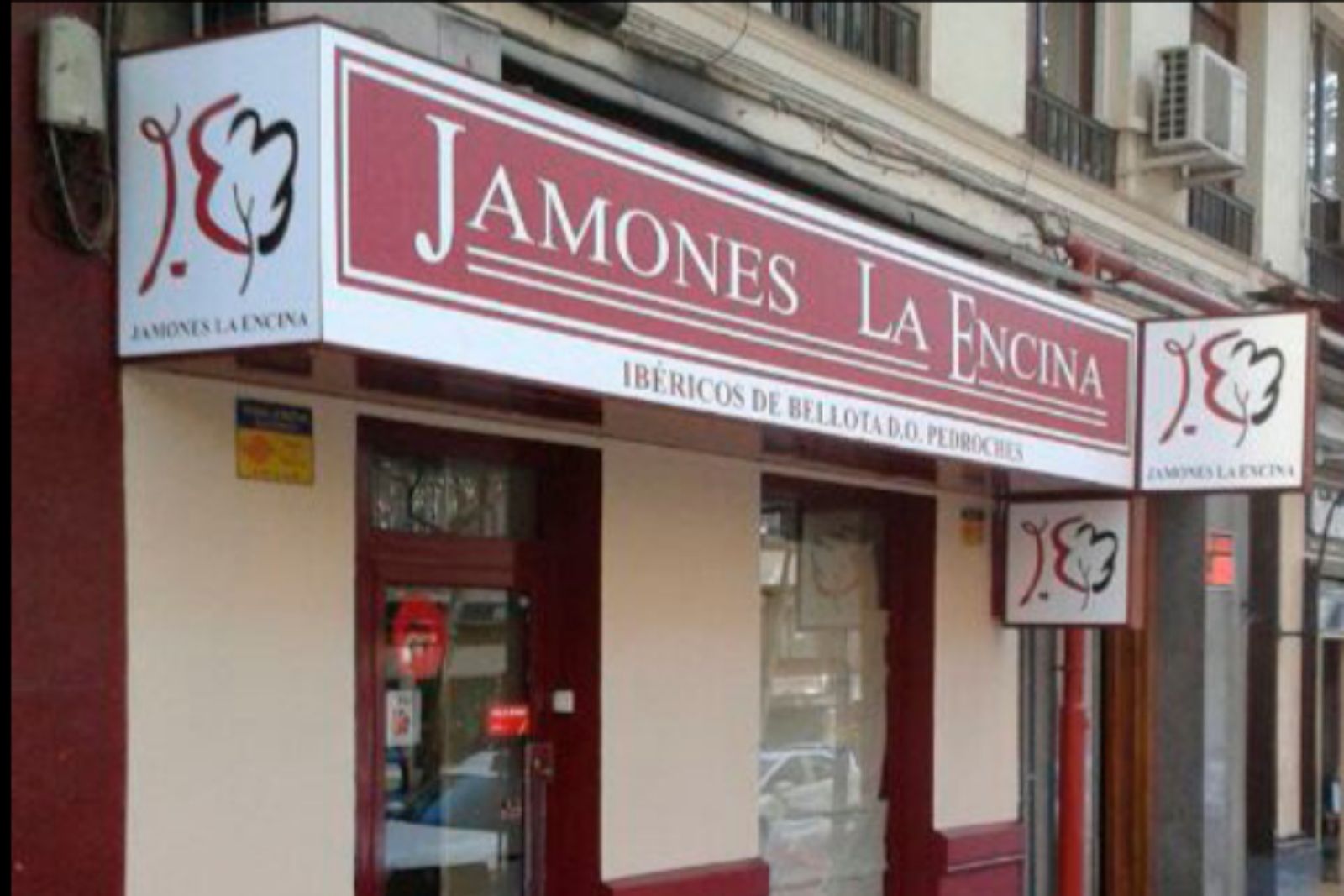 Agencia Astorga alquila local comercial a Jamones La Encina